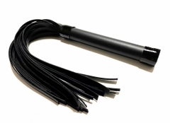 Лаконичная плеть из эко-кожи