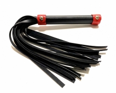 Лаконичная плеть из эко-кожи